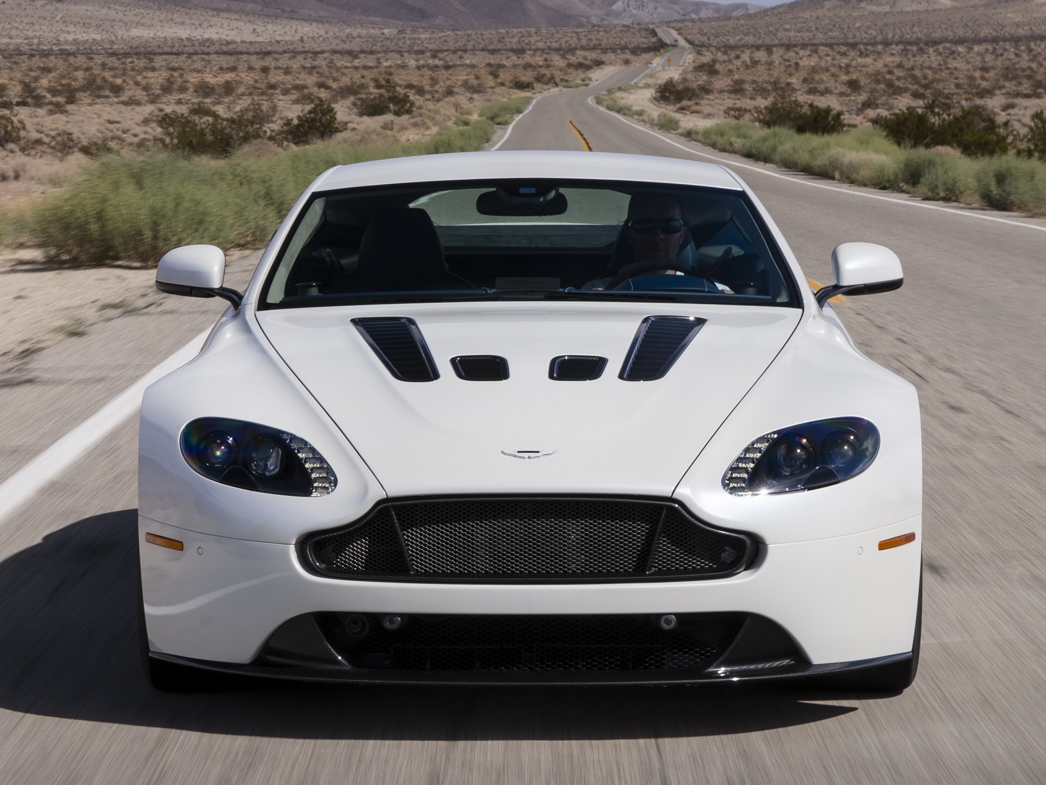 Aston Martin v12 Vantage s